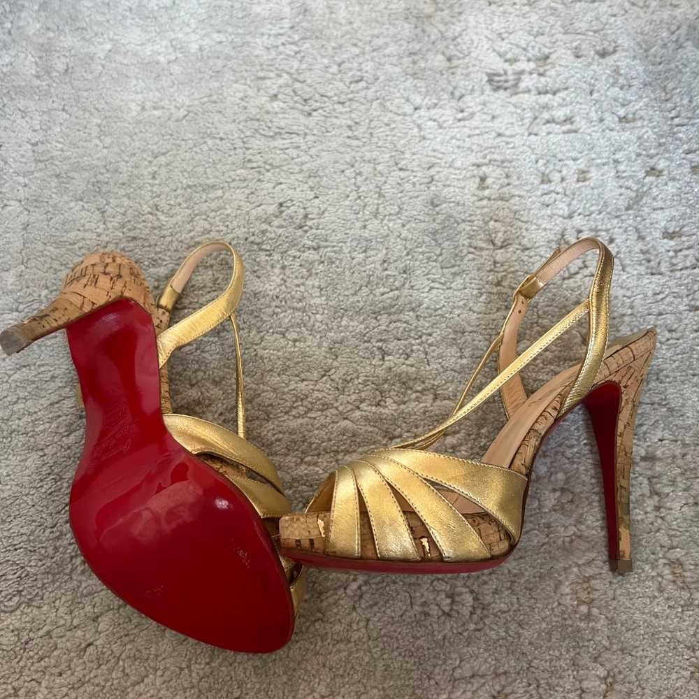 Christian Louboutin - Picture 5 of 7